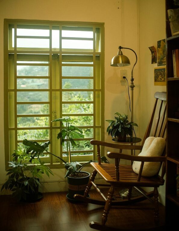 How to Create a Cozy Reading Nook in Any Space